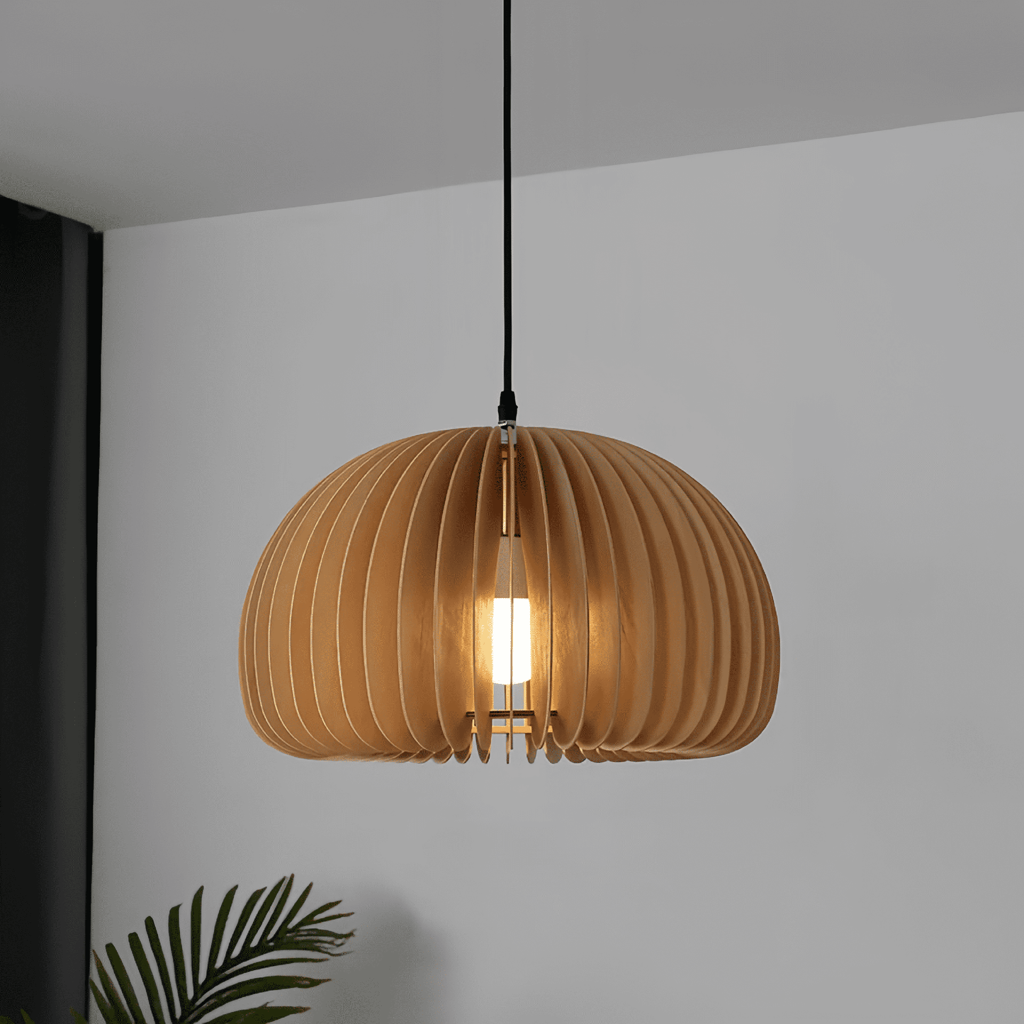 Customizable Wood Pendant Light: Adjustable Elegance