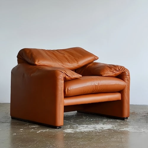 Replica Leather Armchair Maralunga in Mottilan brown, premium full-grain leather, designed for comfort and vintage style.