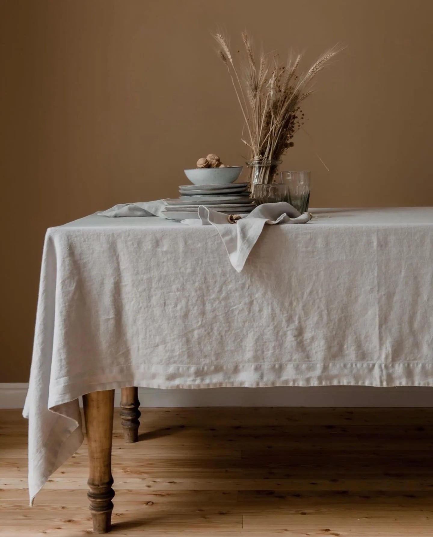 Linen Tablecloth | Enhance Dining with Vibrant Colors - orangme.com