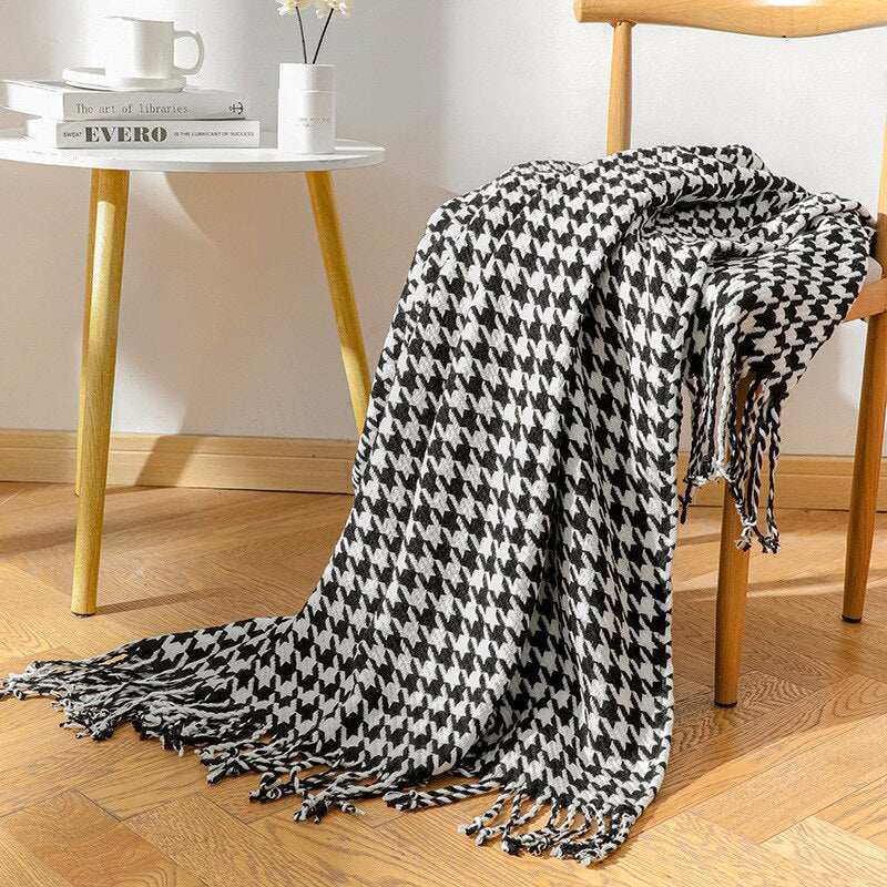 Chic Herringbone Knit Throw: Black & White or Red & White - Orangme