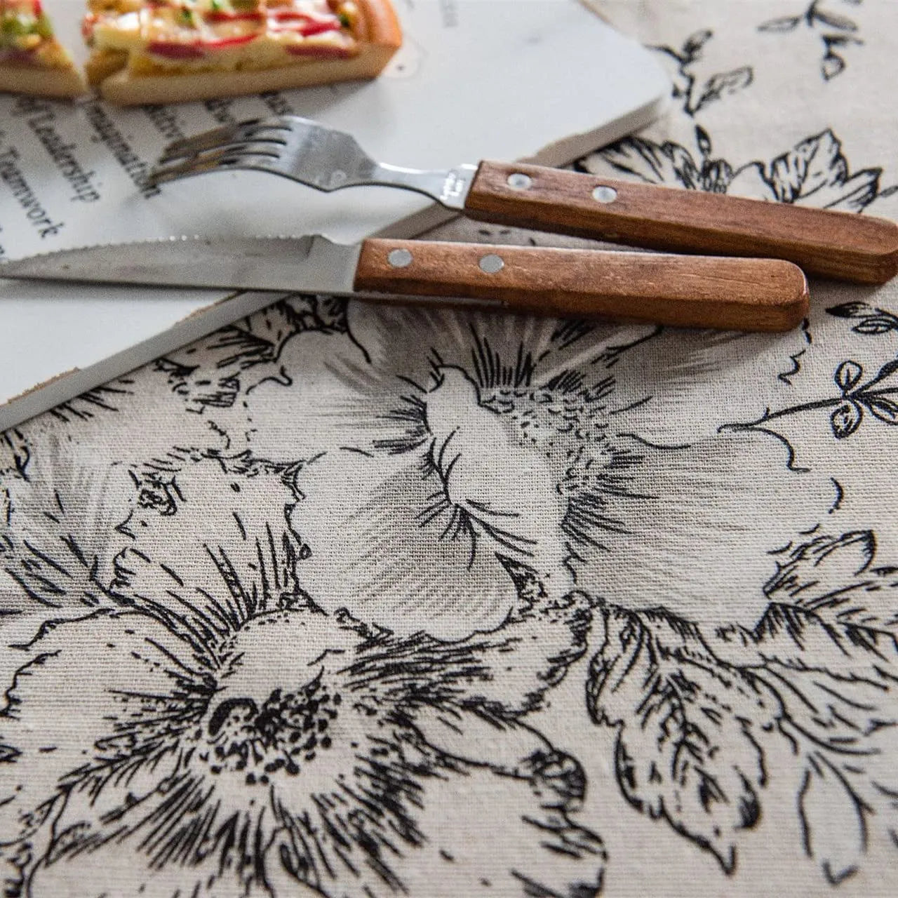 Round Tablecloth - Rose Floral, Wrinkle-Proof & Durable - orangme.com