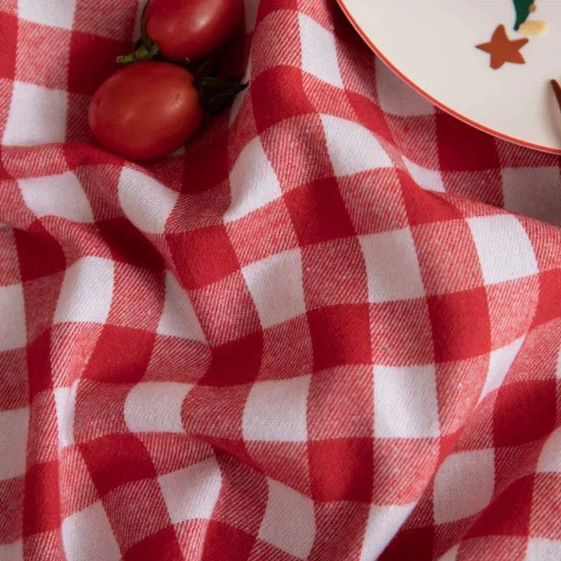 Christmas Tablecloth | Timeless Plaid Design for Festive Dining - orangme.com