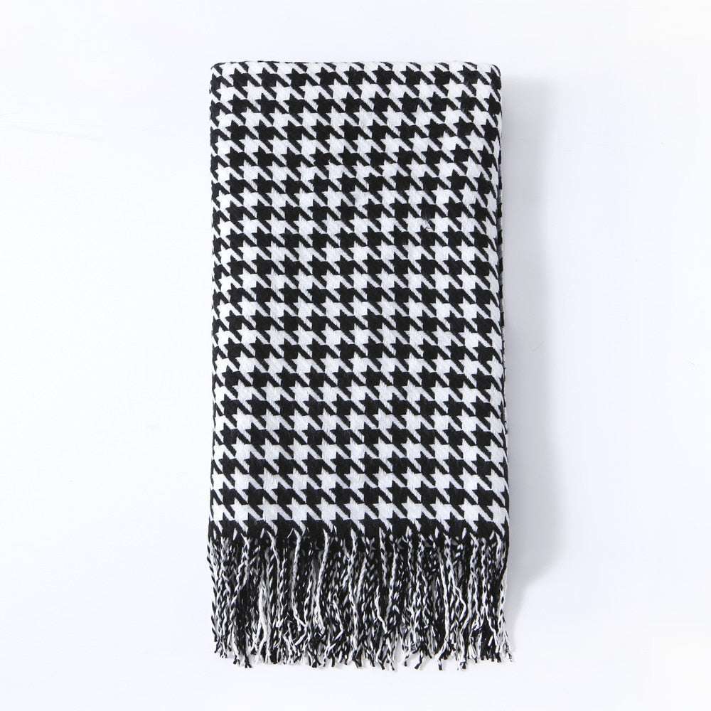 Chic Herringbone Knit Throw: Black & White or Red & White - Orangme