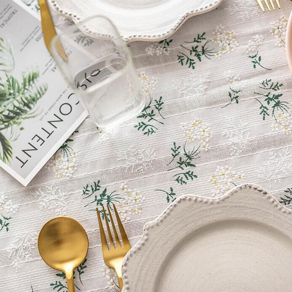 Oval Tablecloth - Floral White & Golden Daisy with Tassels - orangme.com