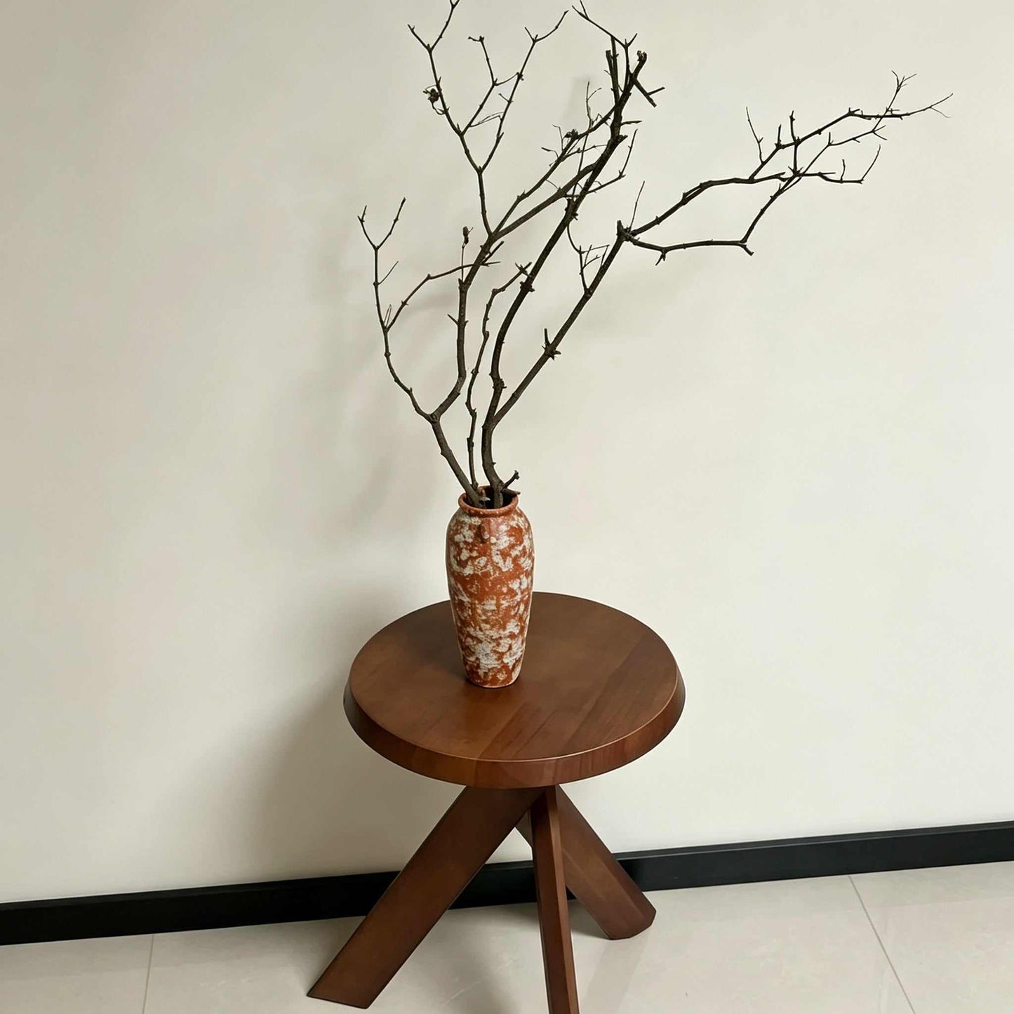 Retro Solid Wood Round Side Table - Minimalist Mid-Century Accent Table for Small Spaces