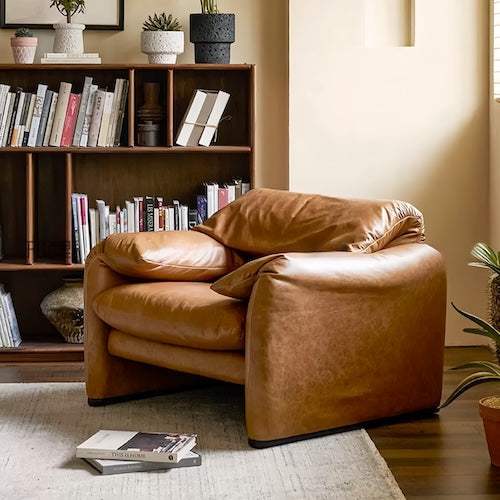 REPLICA Leather Armchair Maralunga, designed by Vico Magistretti