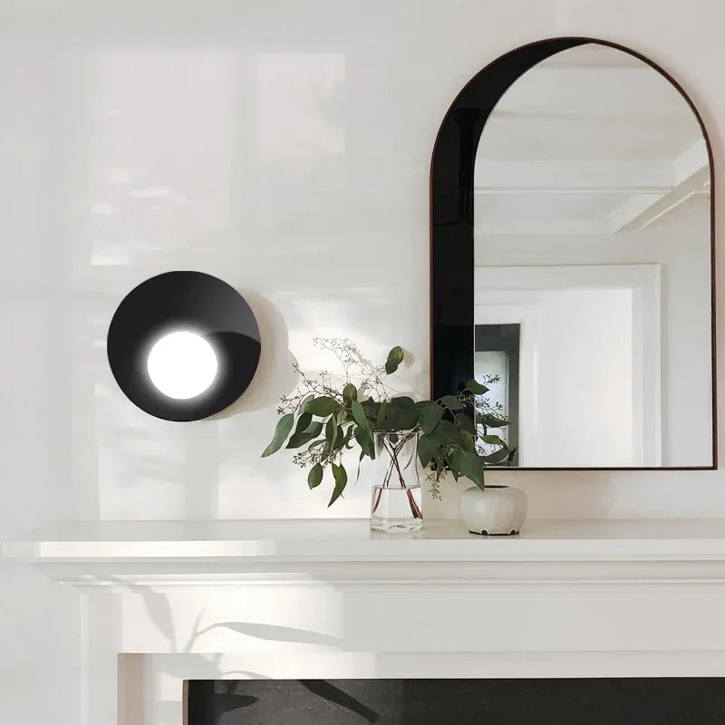 Minimalist Wall Light | Streamlined Elegance