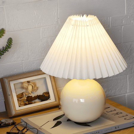 Pleated Lampshade Lamp | Orangme.com