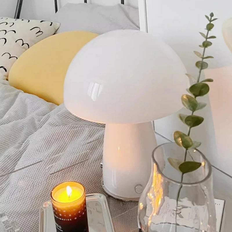 white bedside lamp - orangme.com