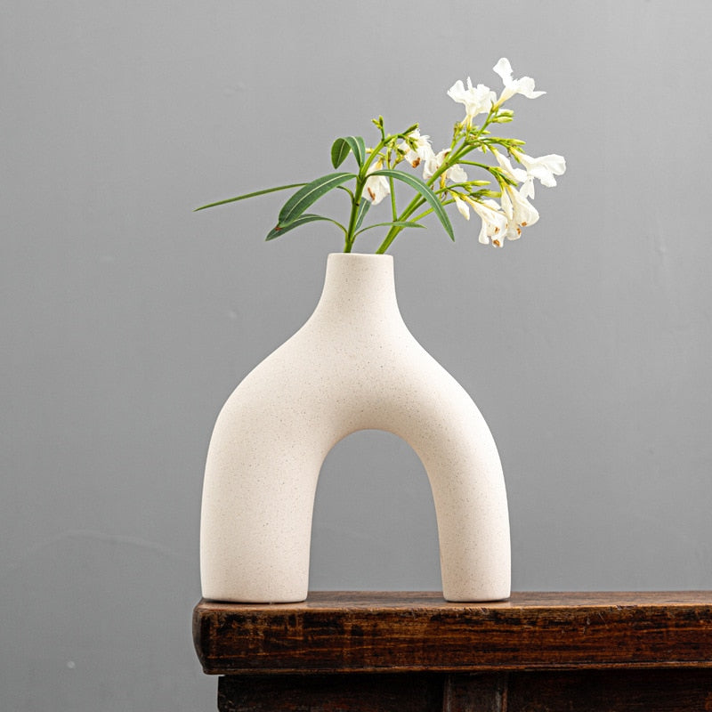 White Ceramic Vase | Stunning Floral Display - Orangme